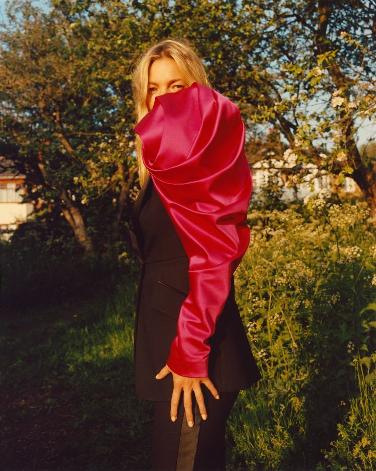 imagen 4 de Kate Moss presenta el otoño e invierno femme de Alexander McQueen.