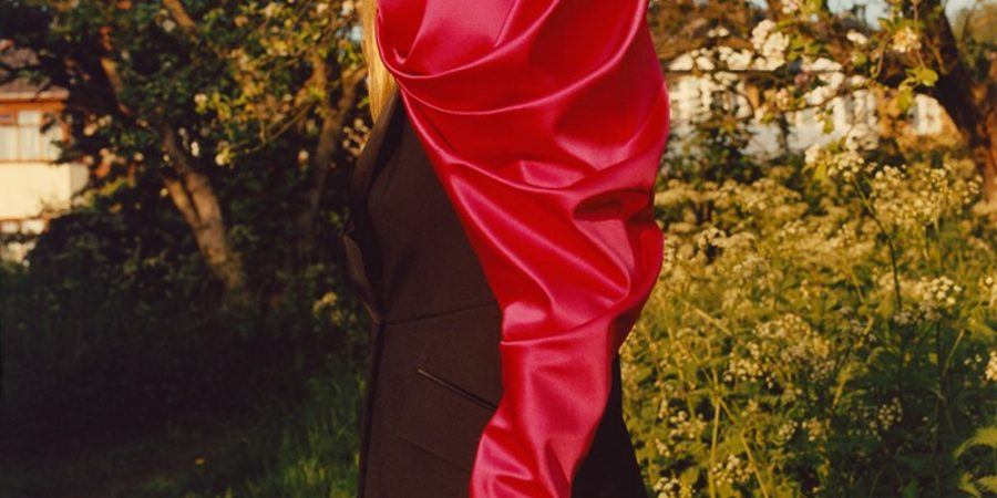 Kate Moss protagoniza la campaña otoñal de Alexander McQueen.