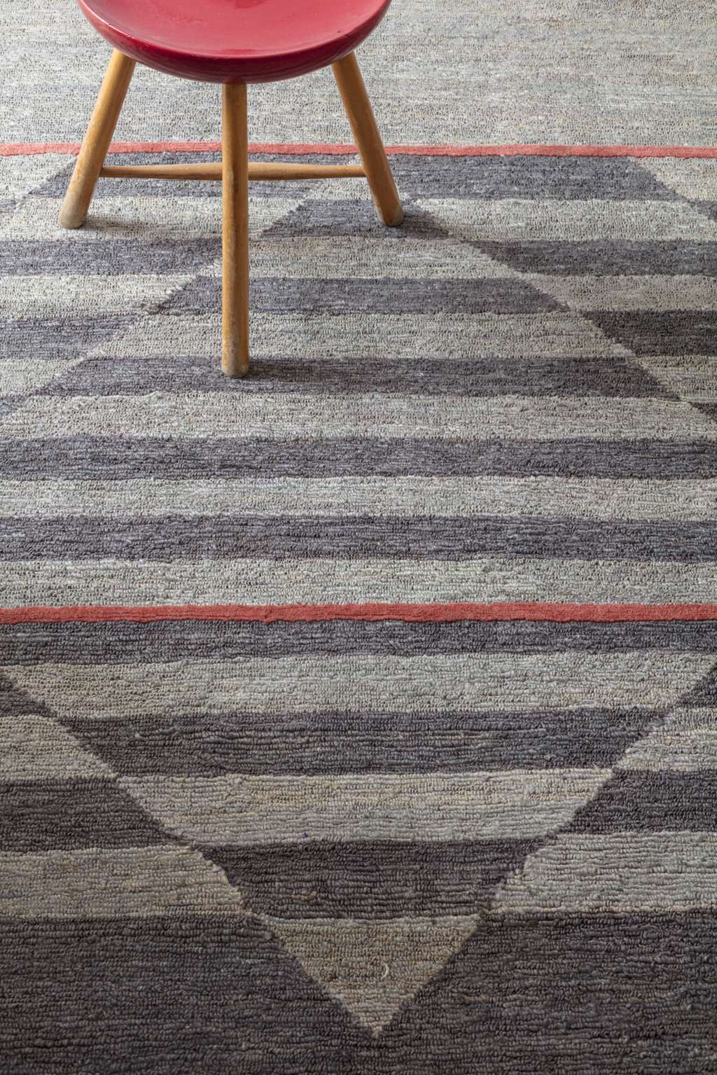 imagen 2 de Nuevos diseños de Helena Rohner y Paula Pappenheim para Duc Rugs.