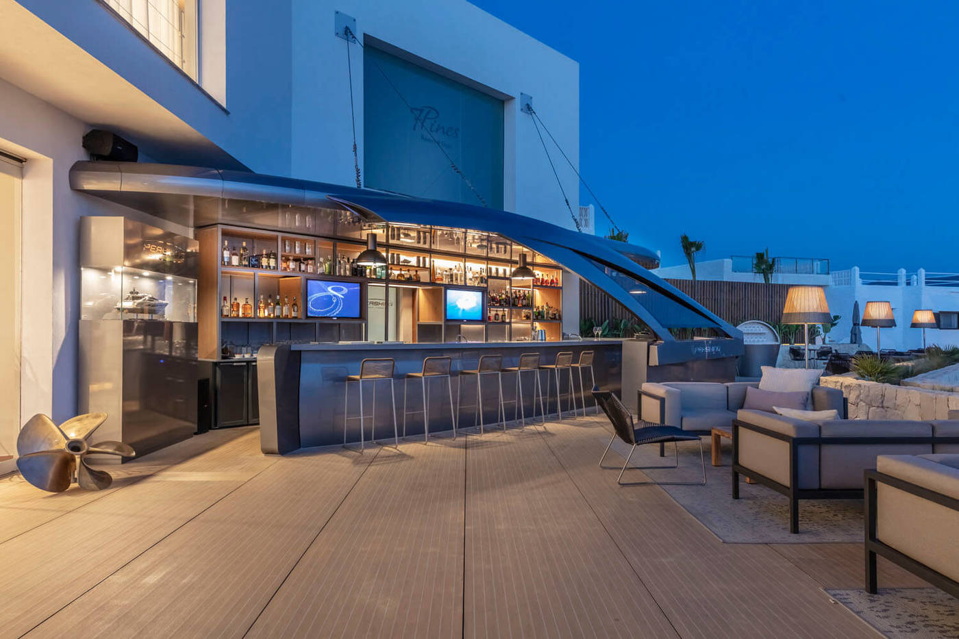 imagen 4 de Pershing Yachts Terrace, en el 7Pines de Ibiza, es la terraza más glamourosa del verano.