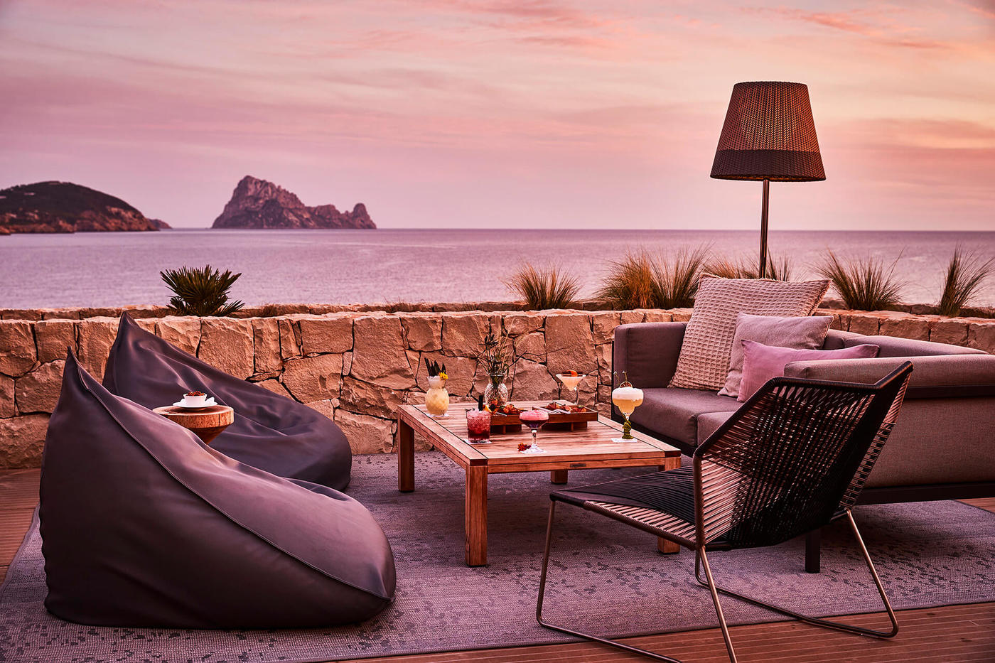 imagen 7 de Pershing Yachts Terrace, en el 7Pines de Ibiza, es la terraza más glamourosa del verano.
