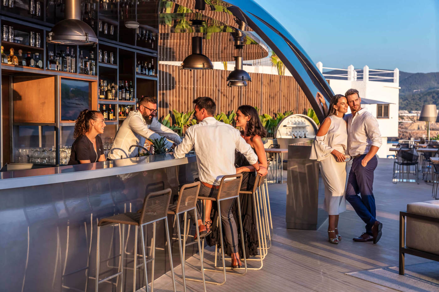 imagen 8 de Pershing Yachts Terrace, en el 7Pines de Ibiza, es la terraza más glamourosa del verano.