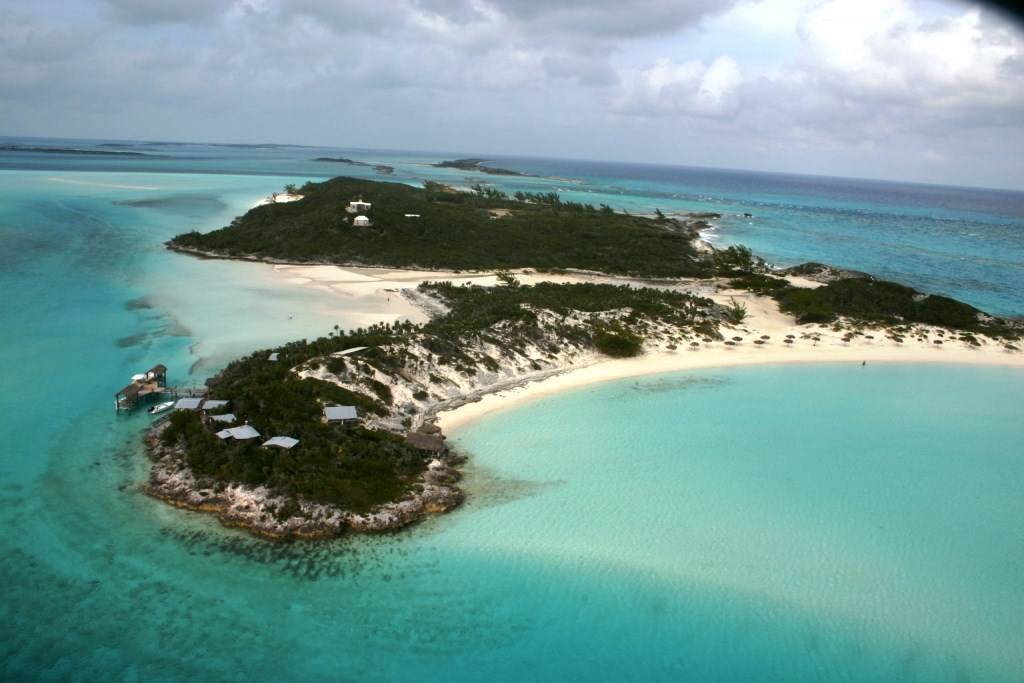 imagen 1 de Saddle Back Cay, una isla privada en las Bahamas que se vende por 10 millones y medio de euros.