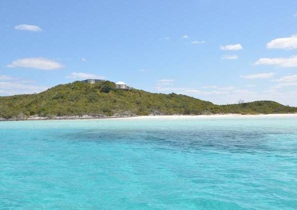 Saddle Back Cay, una isla privada en las Bahamas que se vende por 10 millones y medio de euros.