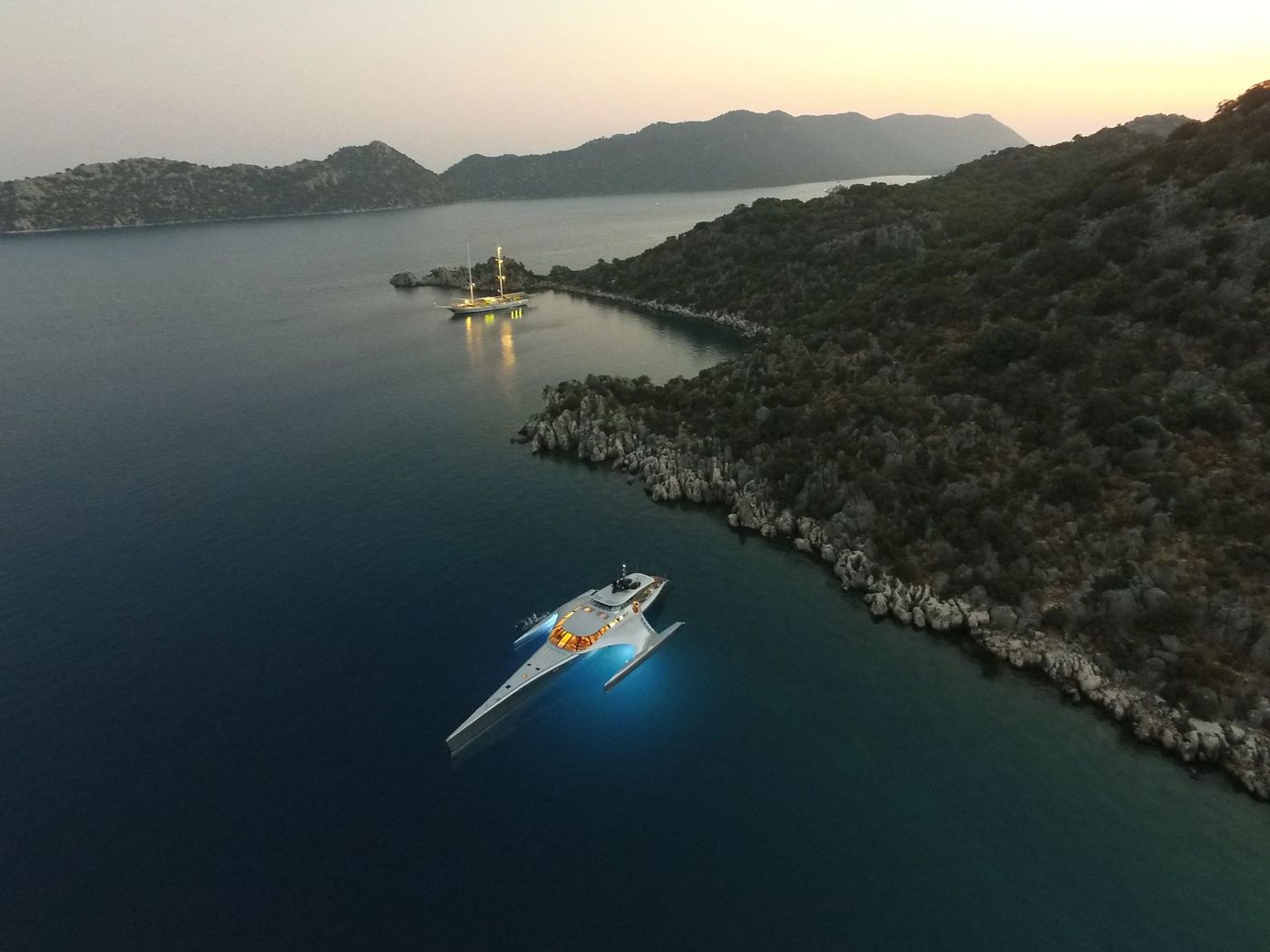 imagen 12 de Se vende Adastra Yacht, un trimarán de escándalo, por unos 10 millones y medio de euros.
