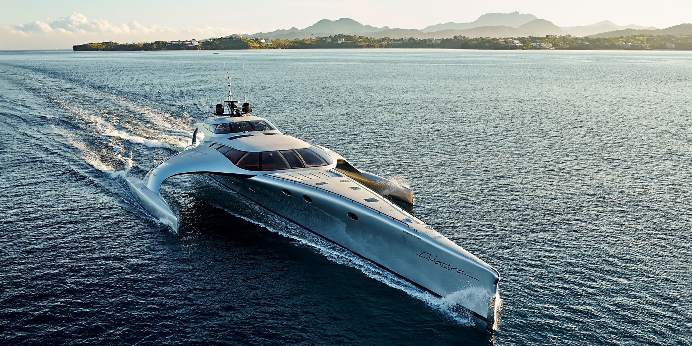 imagen 2 de Se vende Adastra Yacht, un trimarán de escándalo, por unos 10 millones y medio de euros.