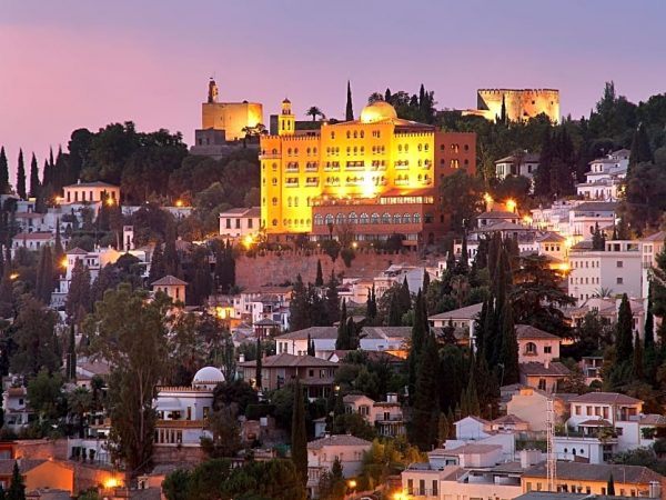 Alhambra Palace, el hotel de cinco estrellas más antiguo de España.