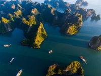 Crucero de lujo en la bahía de Ha Long.