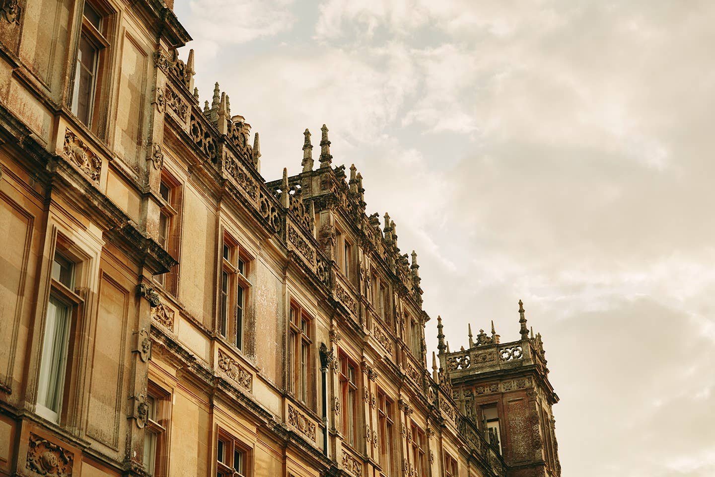 imagen 2 de Dormir en Highclere Castle, el castillo de Downton Abbey y el de Lord Carnarvon, mecenas de Howard Carter.