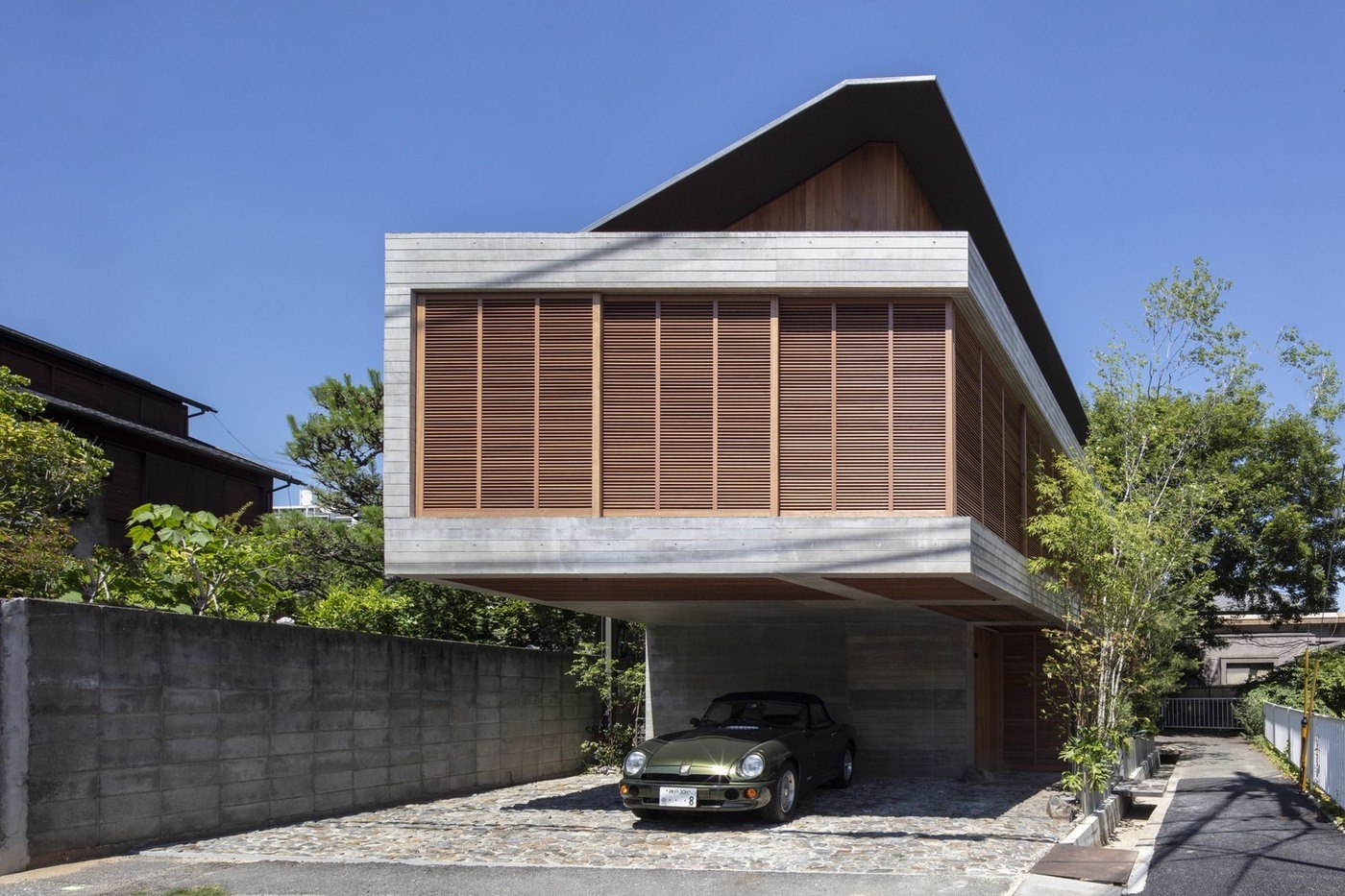 imagen 2 de Fuseika House, una pequeña casa entre dos ríos.