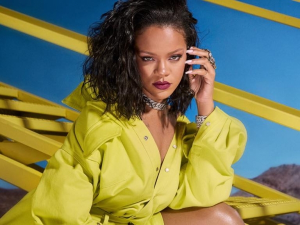 Rihanna da siempre la cara por Fenty.