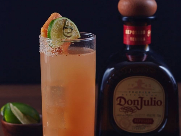Don Julio nos invita a celebrar el Día de los Muertos con 2 cócteles de tequila.