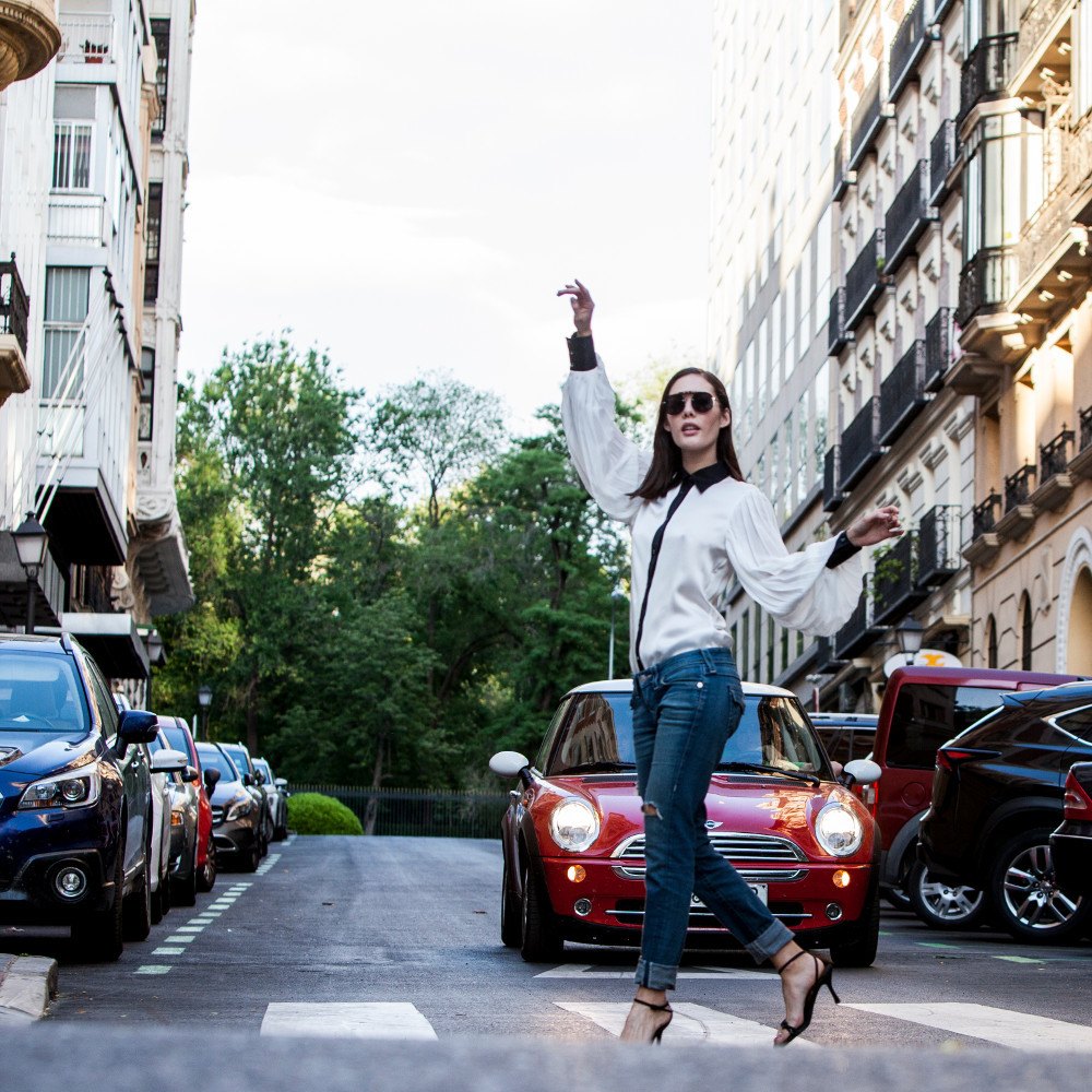 imagen 6 de elverso o cómo una blusa puede transformar un elegante look básico en uno de fiesta.