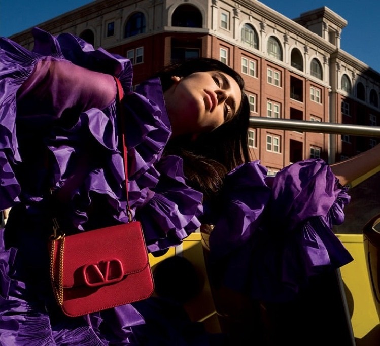 imagen 1 de Kendall Jenner, Valentino y los bolsos de la colección resort 2020.