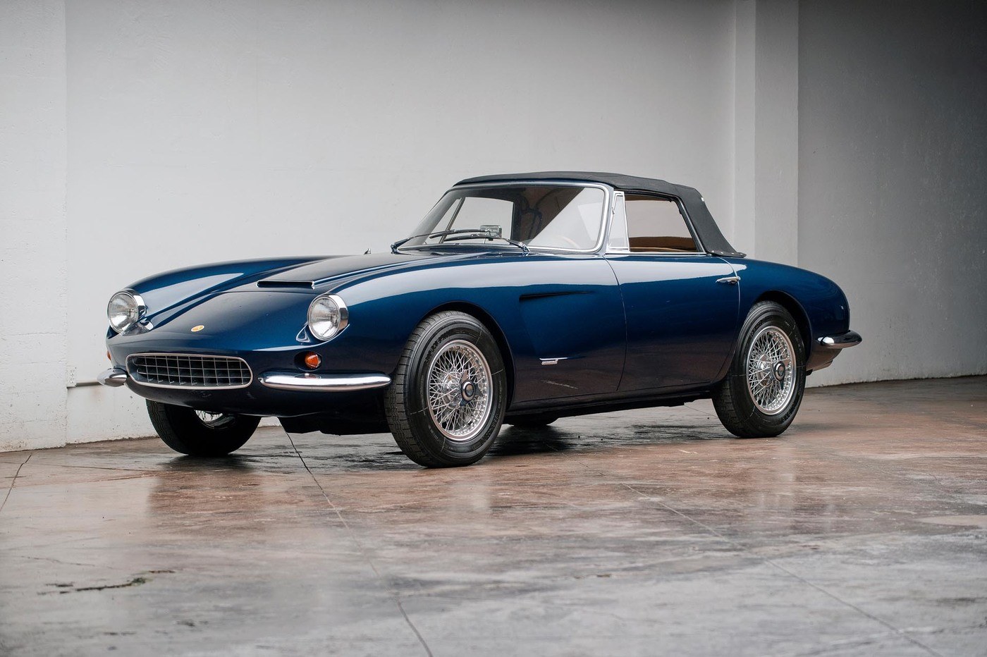 imagen 4 de El primer Apollo 3500 GT Spider fabricado supera los 500.000 dólares en una subasta.