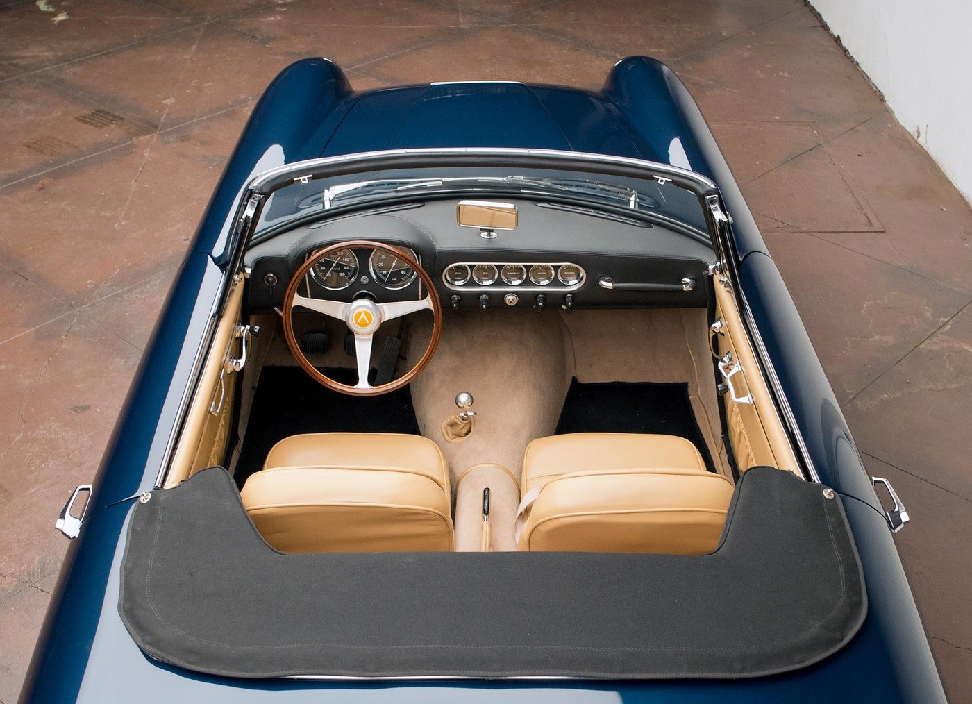 imagen 9 de El primer Apollo 3500 GT Spider fabricado supera los 500.000 dólares en una subasta.