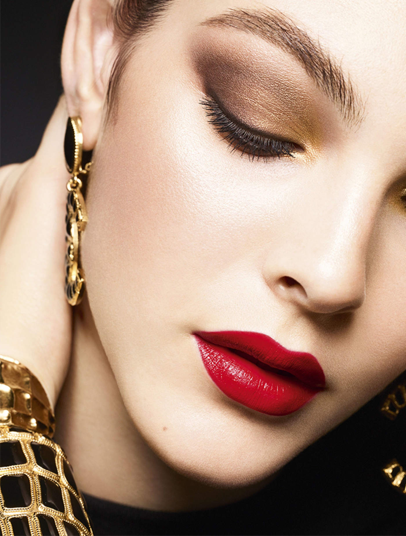 imagen 2 de Chanel nos pinta la cara de brillo y rouge para las próximas fiestas.