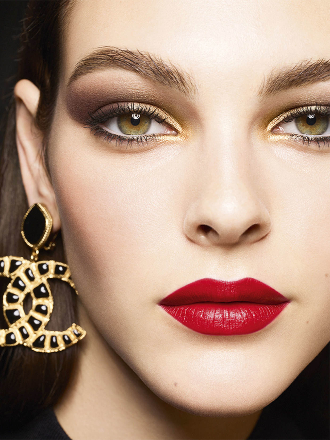 imagen 3 de Chanel nos pinta la cara de brillo y rouge para las próximas fiestas.