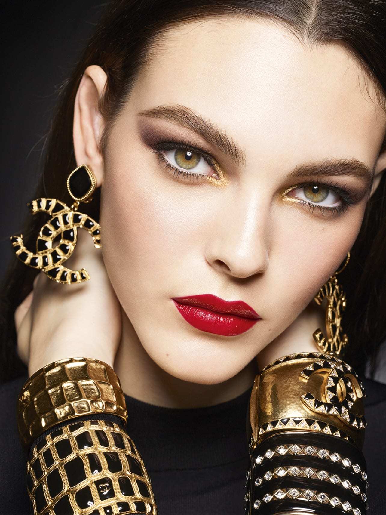 imagen 1 de Chanel nos pinta la cara de brillo y rouge para las próximas fiestas.