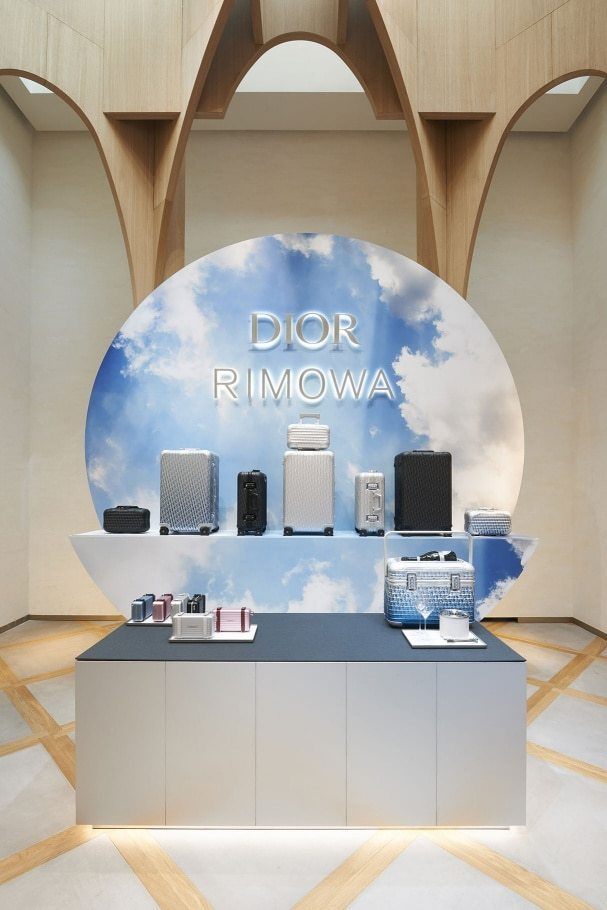 imagen 2 de Dior y Romowa se alían para presentarnos una nueva colección de maletas.