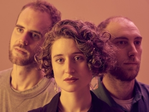 El trio británico Elder Island actuará en Madrid y Barcelona en diciembre.