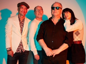 Emotivo nuevo vídeo de Pixies dedicado a una amiga surfera fallecida hace dos años.