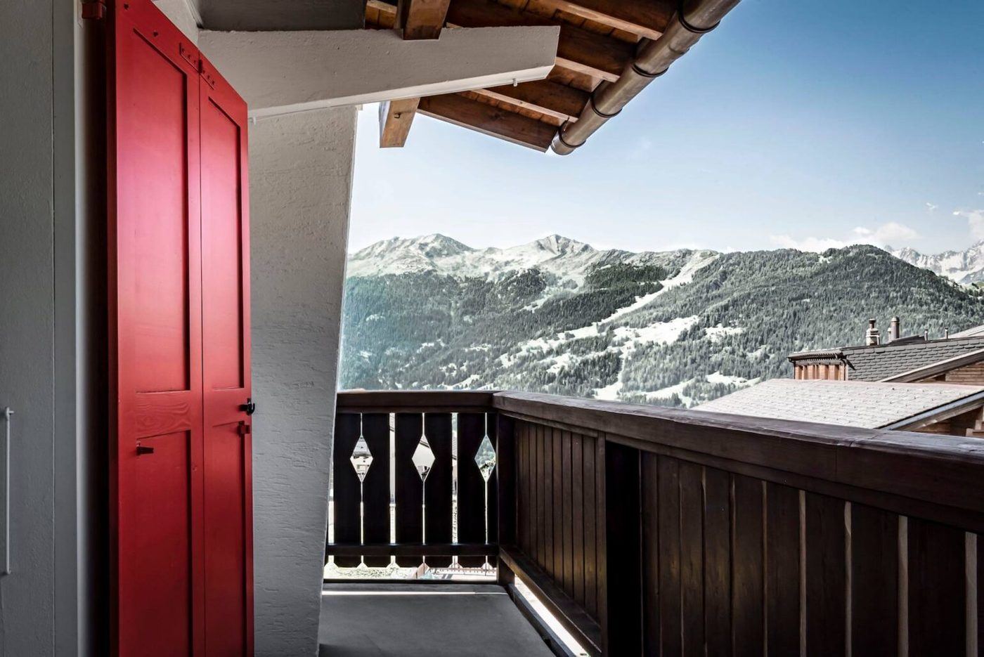 imagen 2 de Experimental Chalet, el hotel para disfrutar de unas vacaciones en Los Alpes suizos.