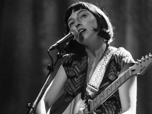 La australiana Stella Donnelly estrena vídeo de uno de sus temas más pegadizos.