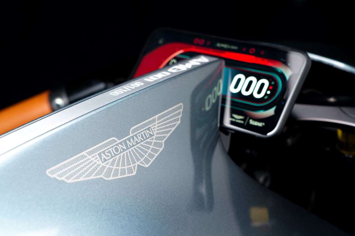 imagen 4 de La motocicleta de tus sueños es un Aston Martin.