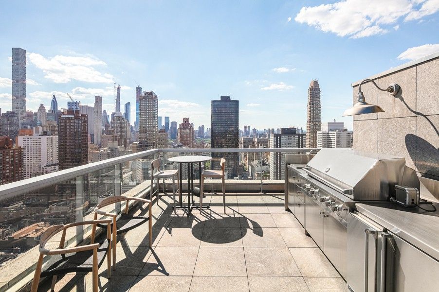 imagen 13 de Nadie puede vivir como Jennifer Lawrence en Manhattan (por eso reduce el precio de venta de su apartamento).