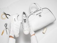 Prada y Adidas lanzan juntas el regalo más deseado de la Navidad.