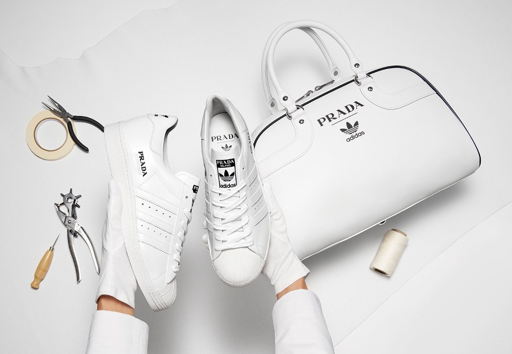 imagen 2 de Prada y Adidas lanzan juntas el regalo más deseado de la Navidad.