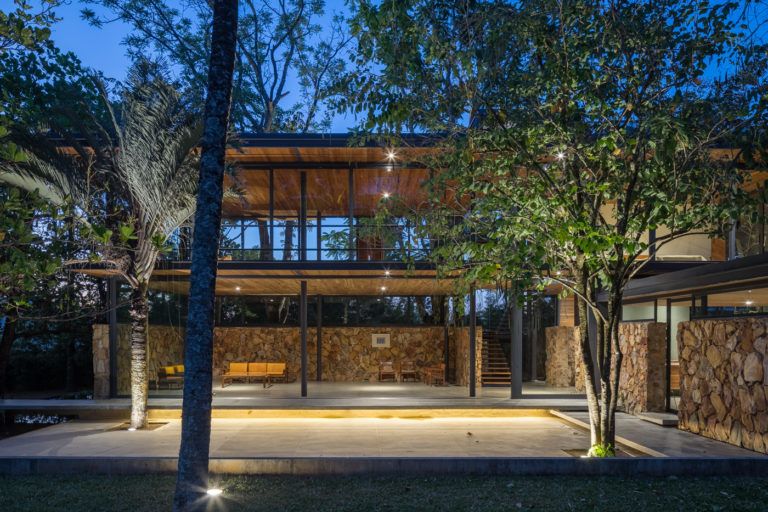 imagen 7 de Tamega House es una casa moderna integrada en la naturaleza.
