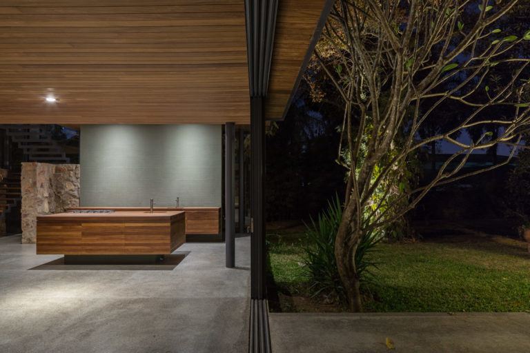 imagen 12 de Tamega House es una casa moderna integrada en la naturaleza.