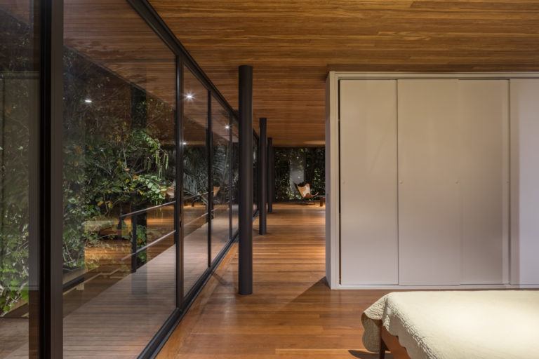 imagen 13 de Tamega House es una casa moderna integrada en la naturaleza.
