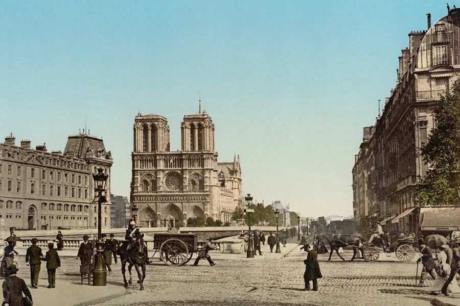 imagen 3 de Taschen evoca la Francia del cambio de siglo.