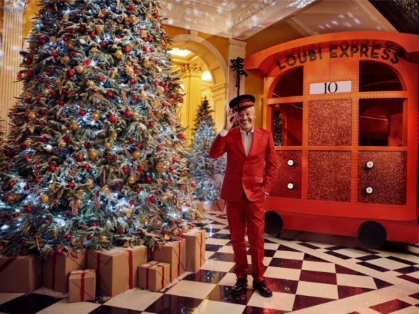 El árbol de Navidad del Claridge’s es una creación de Louboutin.