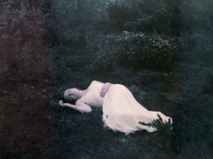 La londinense Martha Skye Murphy presenta un vídeo deslumbrante e inquietante.