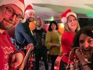 The School felicitan la Navidad a todos sus seguidores con un nuevo EP.