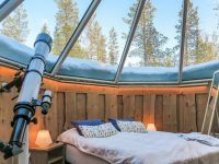 Casas para dormir bajo la aurora boreal.