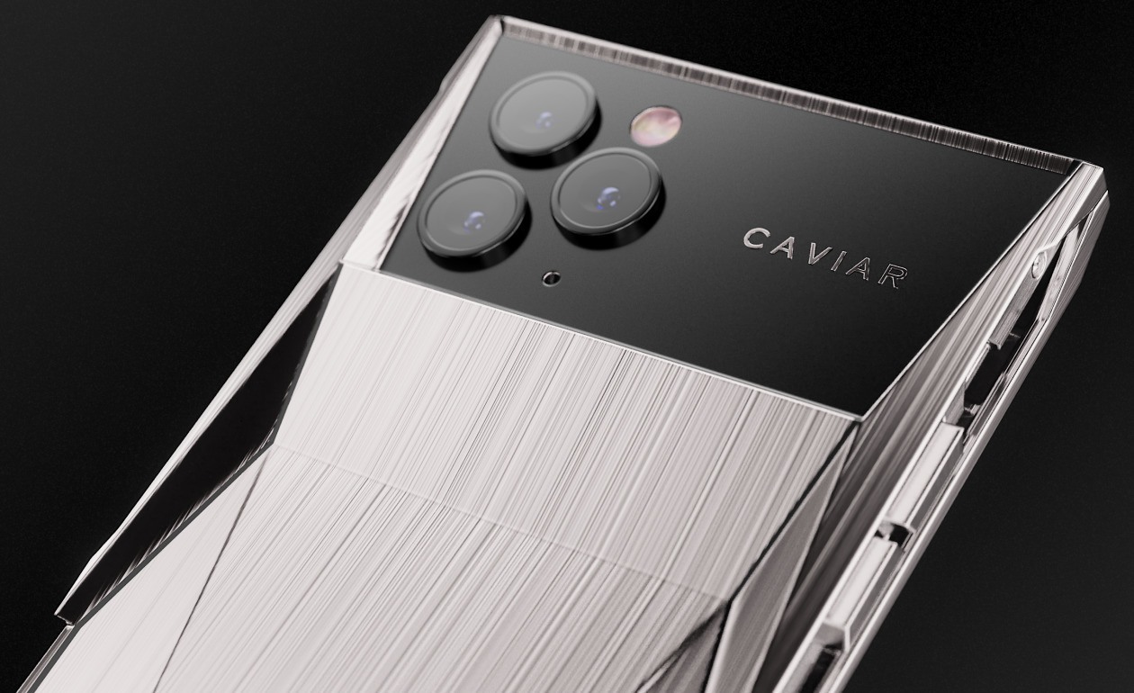 imagen 5 de El Cybertruck de Tesla también inspira un Iphone Caviar, el Cyberphone.