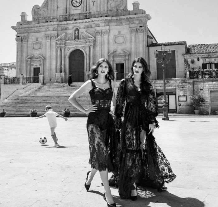 imagen 1 de ¿El negro es el color del verano? Dolce & Gabbana lo reivindican.