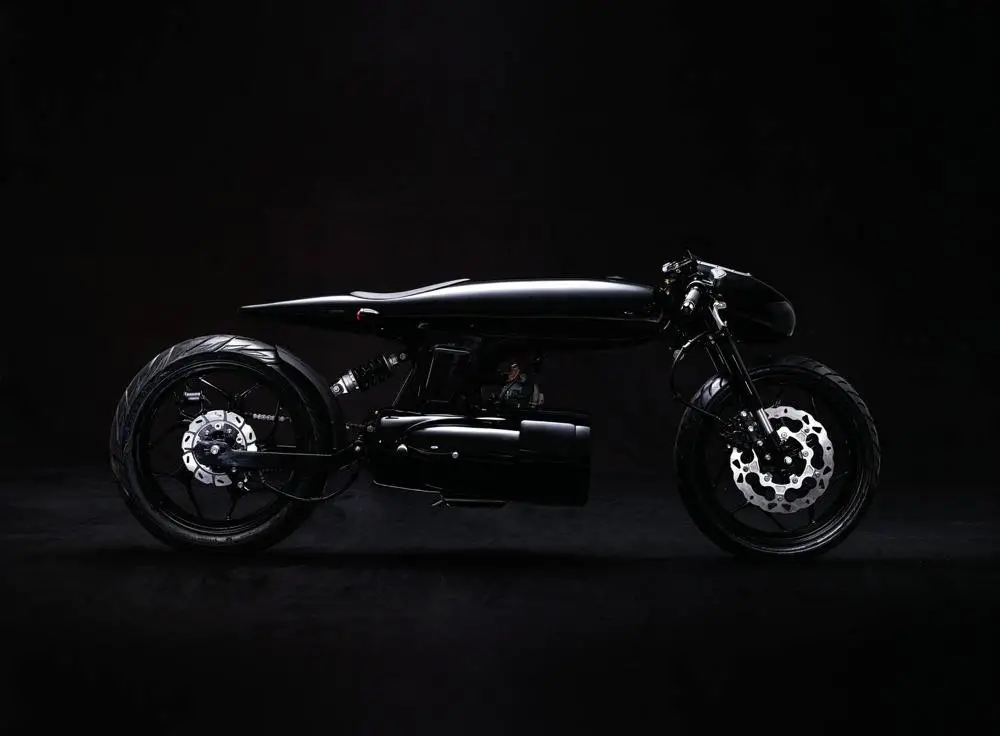 imagen 1 de Eve 2020, una motocicleta elegante y negro azabache.
