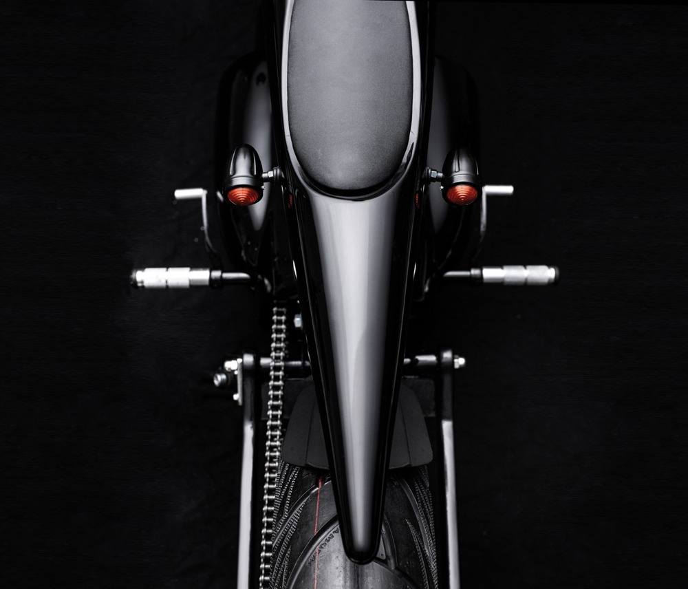 imagen 2 de Eve 2020, una motocicleta elegante y negro azabache.