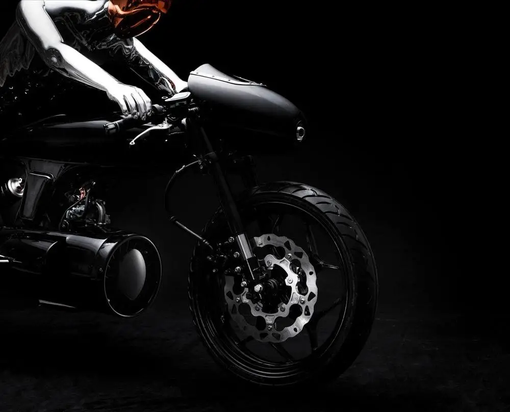 imagen 6 de Eve 2020, una motocicleta elegante y negro azabache.