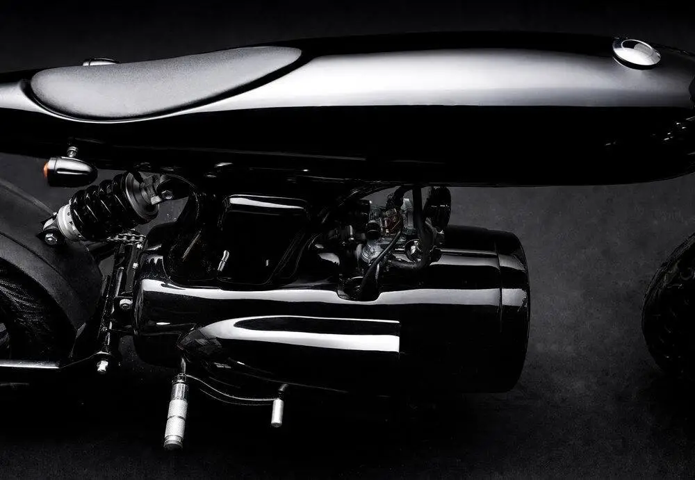 imagen 8 de Eve 2020, una motocicleta elegante y negro azabache.