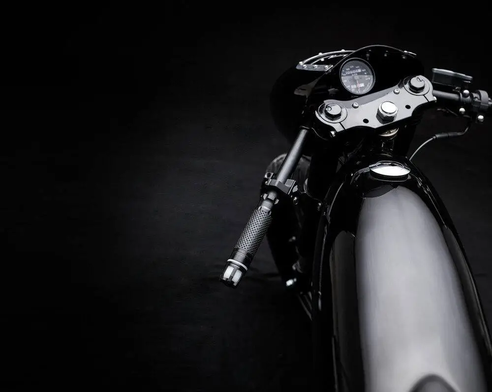 imagen 9 de Eve 2020, una motocicleta elegante y negro azabache.