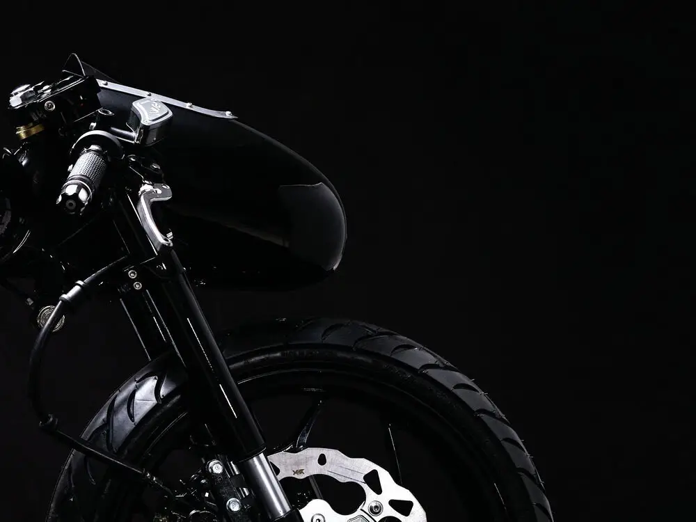 imagen 10 de Eve 2020, una motocicleta elegante y negro azabache.