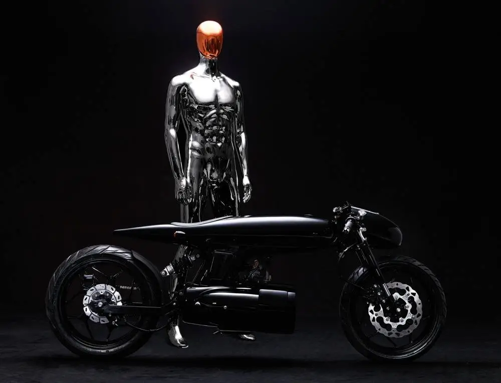 imagen 11 de Eve 2020, una motocicleta elegante y negro azabache.