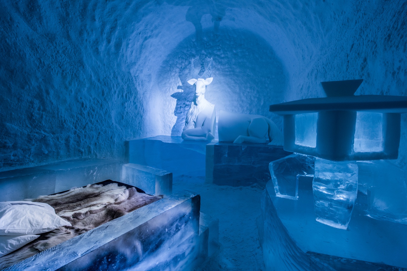 imagen 1 de Icehotel, el hotel de hielo, ha abierto sus suites de invierno con mucho arte.